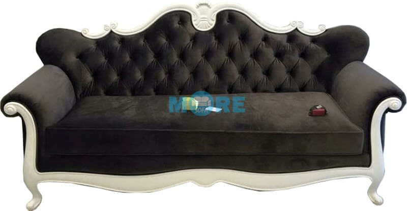Mẫu Sofa tân cổ điển đẹp được làm bằng gỗ tự nhiên với các đường cong uốn lượn, hoa văn chạm trổ bằng tay kết hợp bọc nỉ cao cấp rút múi phù hợp với mọi gia đình Thiết kế nội thất